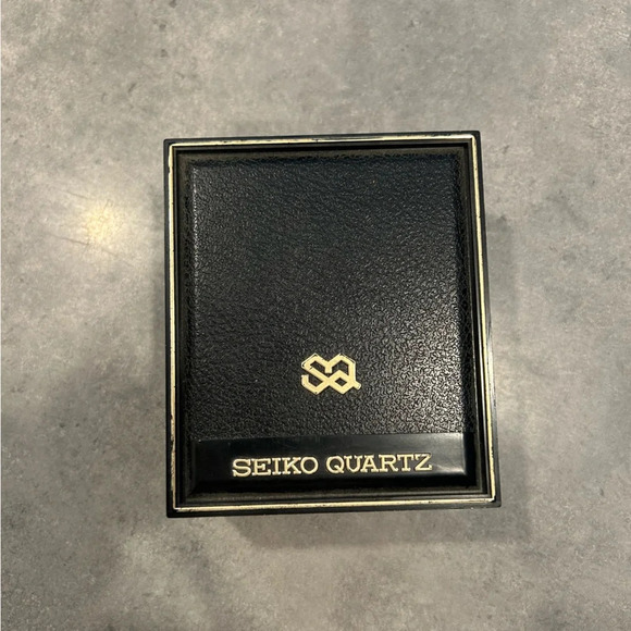 Seiko Quartz Vintage Gold Watch - Picture 7 of 7